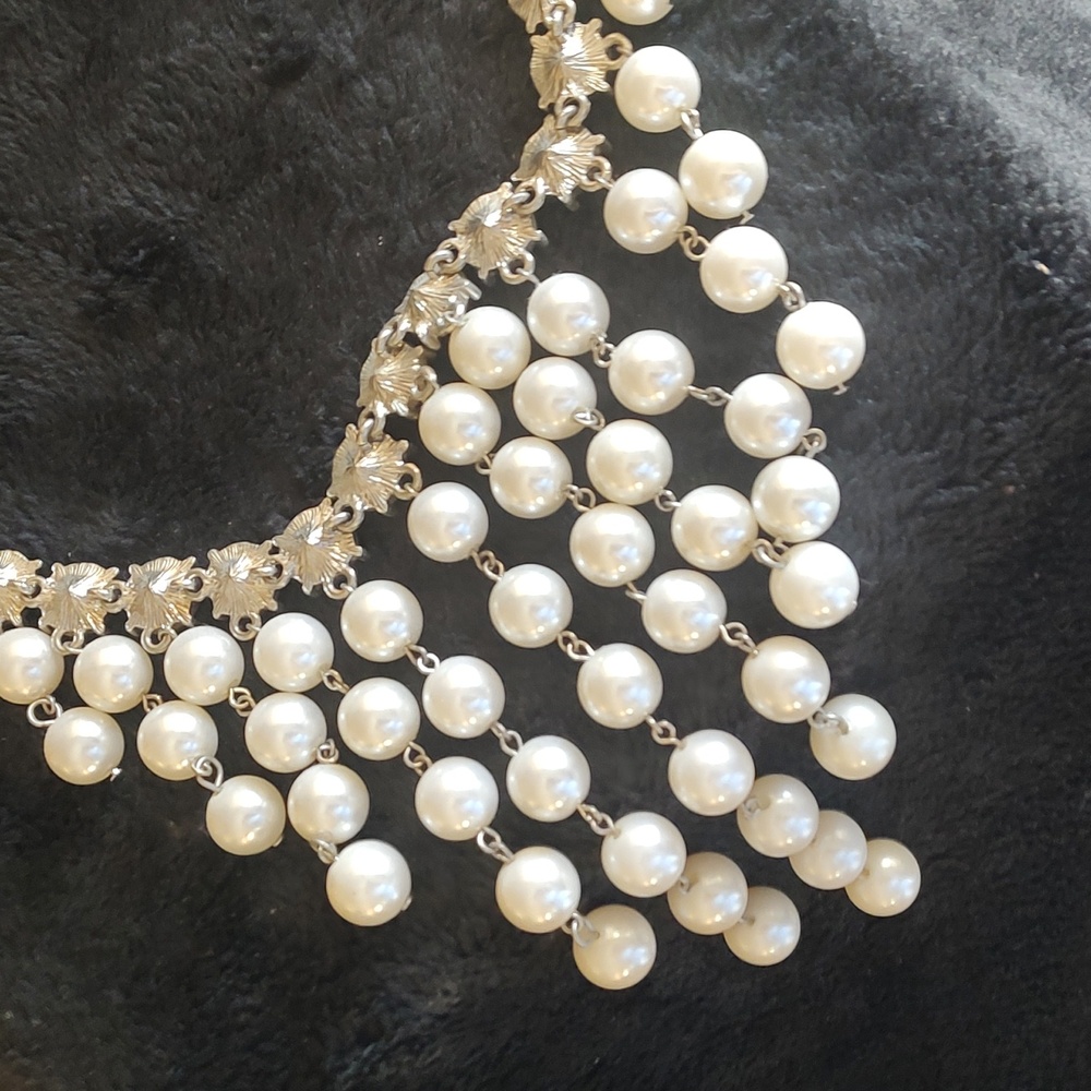 Pearls/Rhinestone Necklace - Picture 4 of 6